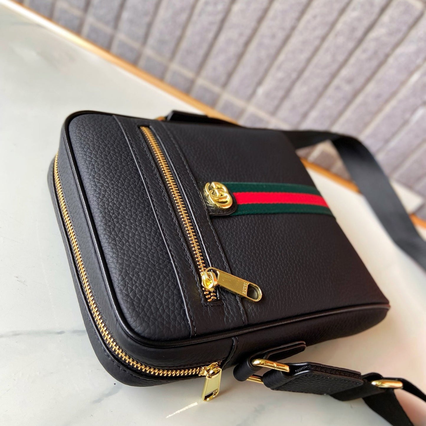 New Fashion Black V Logo Men's bagsXC052023110606