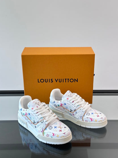 L-V Trainer's latest series of high luxury sports shoes XC0425042408