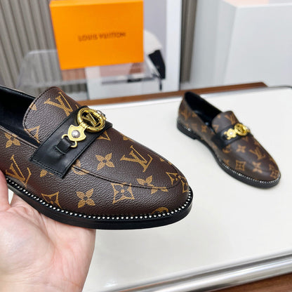 New Fashion V Logo Leather Women's ShoesXC052025021804