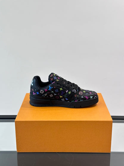 L-V Trainer's latest series of high luxury sports shoes XC0425042408
